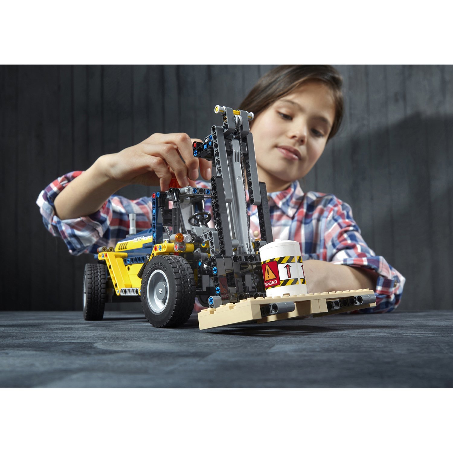 Сверхмощный вилочный погрузчик 2 в 1 Technic LEGO — фото 14