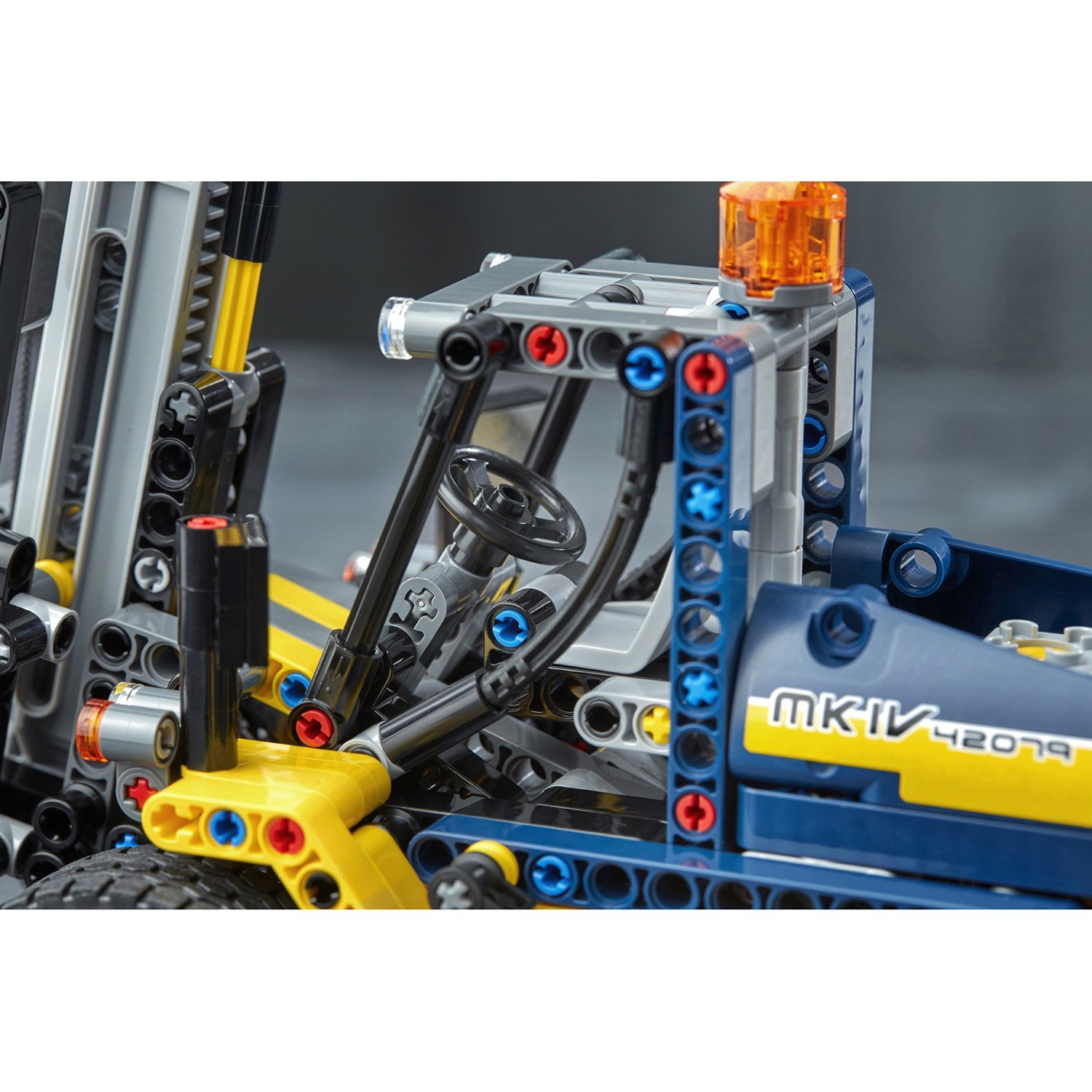 Сверхмощный вилочный погрузчик 2 в 1 Technic LEGO — фото 12