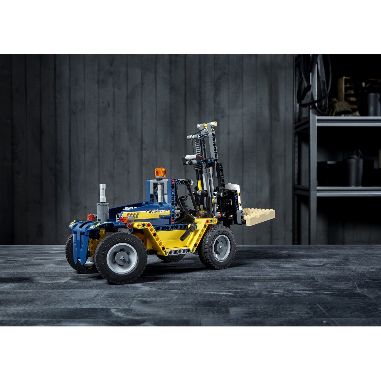 Сверхмощный вилочный погрузчик 2 в 1 Technic LEGO — фото 8