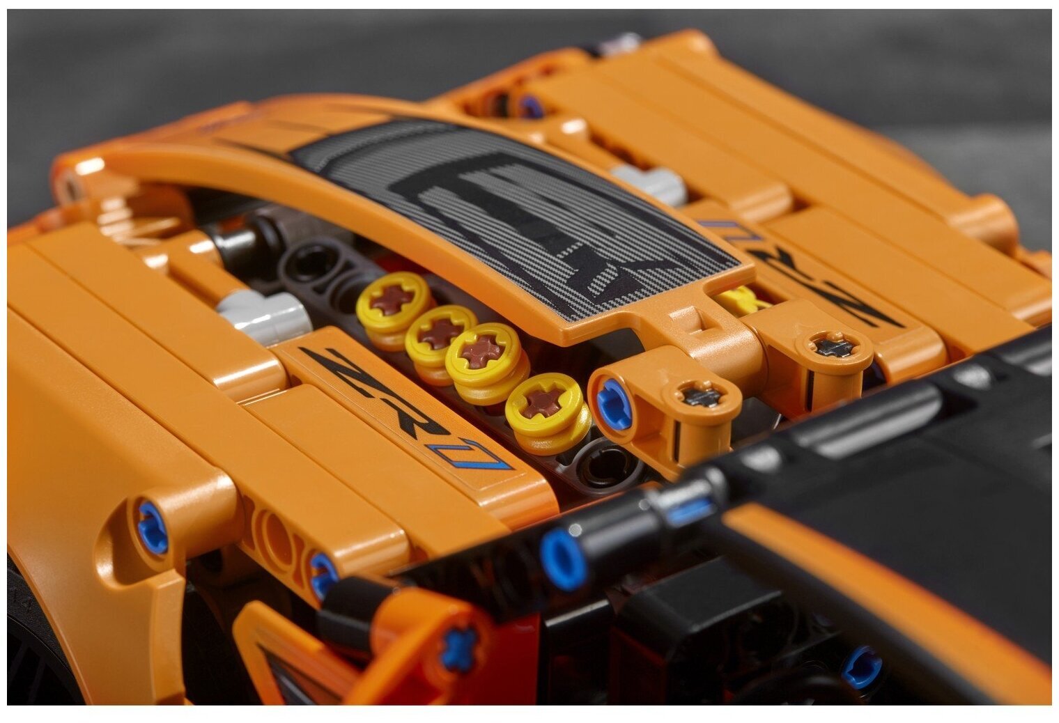 Конструктор LEGO Technic Chevrolet Corvette ZR1 42093 — фото 15