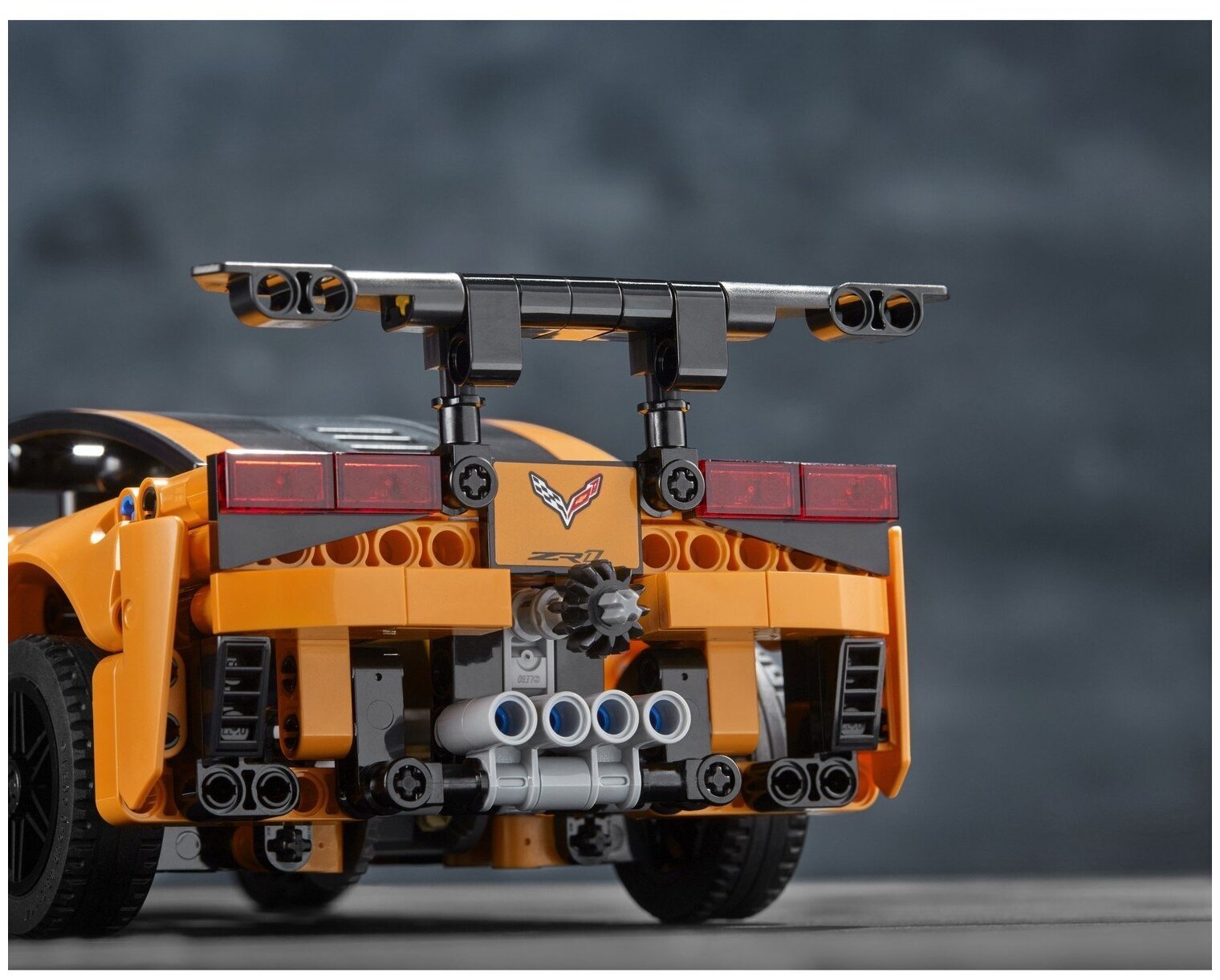 Конструктор LEGO Technic Chevrolet Corvette ZR1 42093 — фото 14