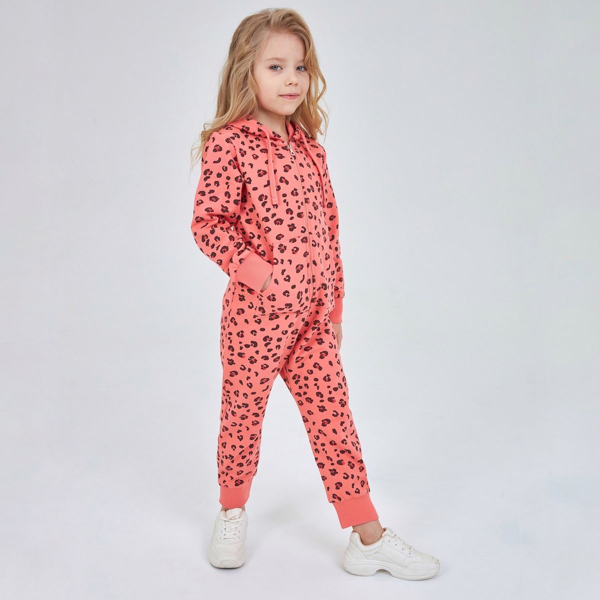 Персиковый комбинезон для девочки из футера KOGANKIDS — фото 5