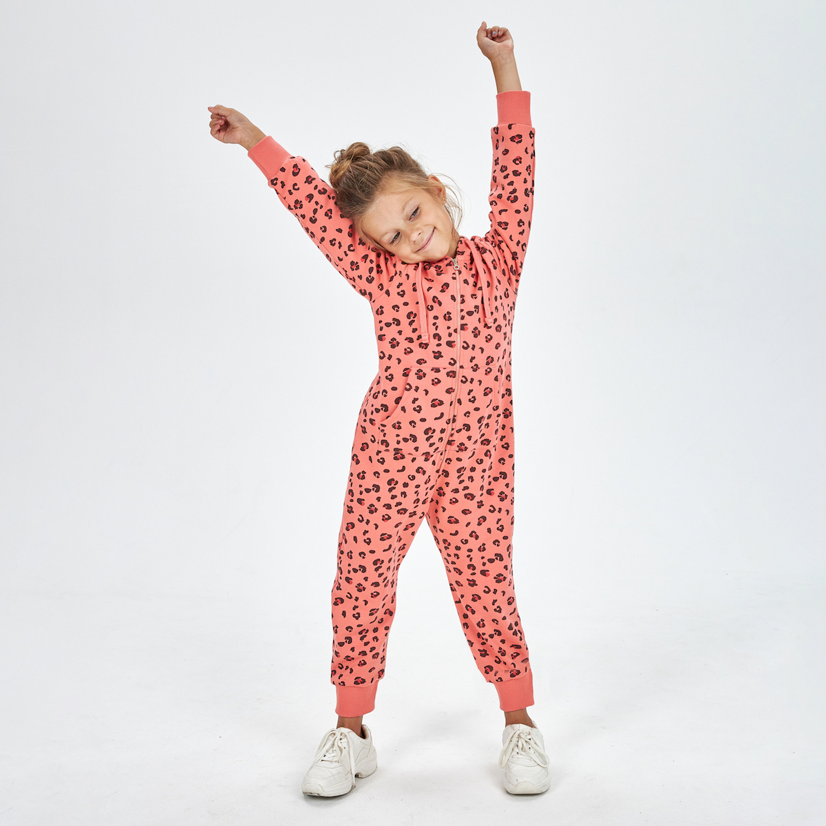 Персиковый комбинезон для девочки из футера KOGANKIDS — фото 12