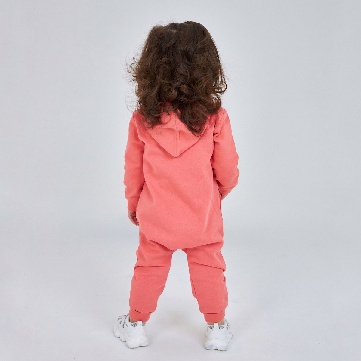 Персиковый комбинезон для девочки из футера KOGANKIDS — фото 7