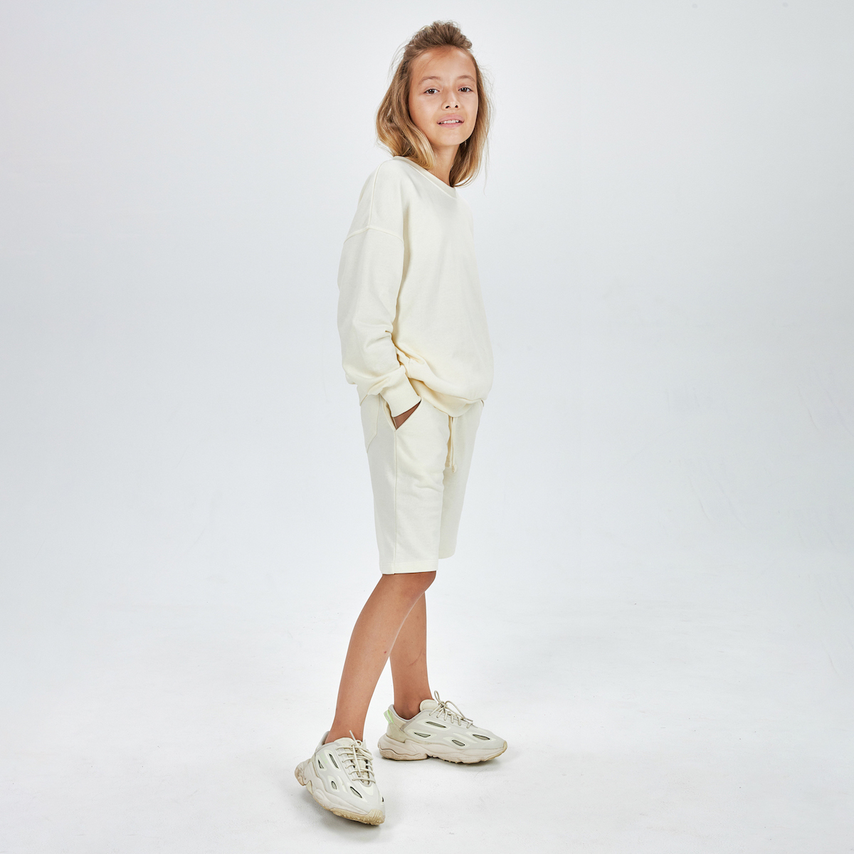 Комплект для девочки из джемпера и шорт KOGANKIDS — фото 16