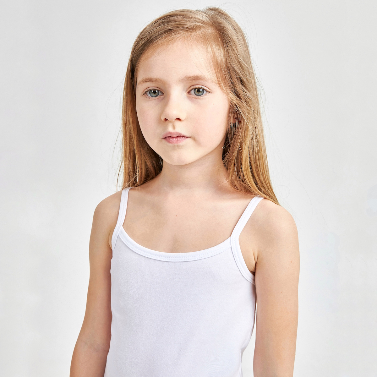 Белая майка для девочки на тонких бретелях KOGANKIDS — фото 6