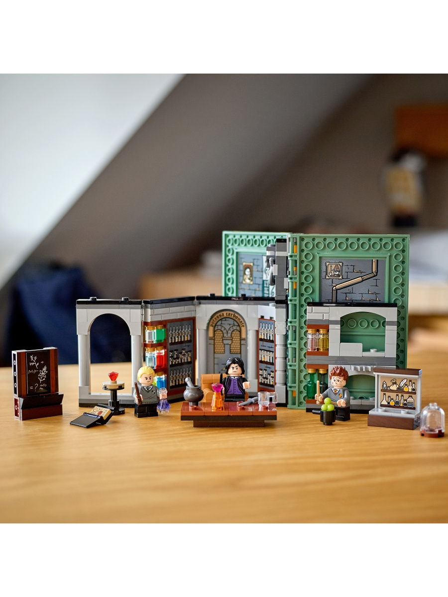 Конструктор LEGO Harry Potter 76383 Учёба в Хогвартсе: Урок зельеварения — фото 10