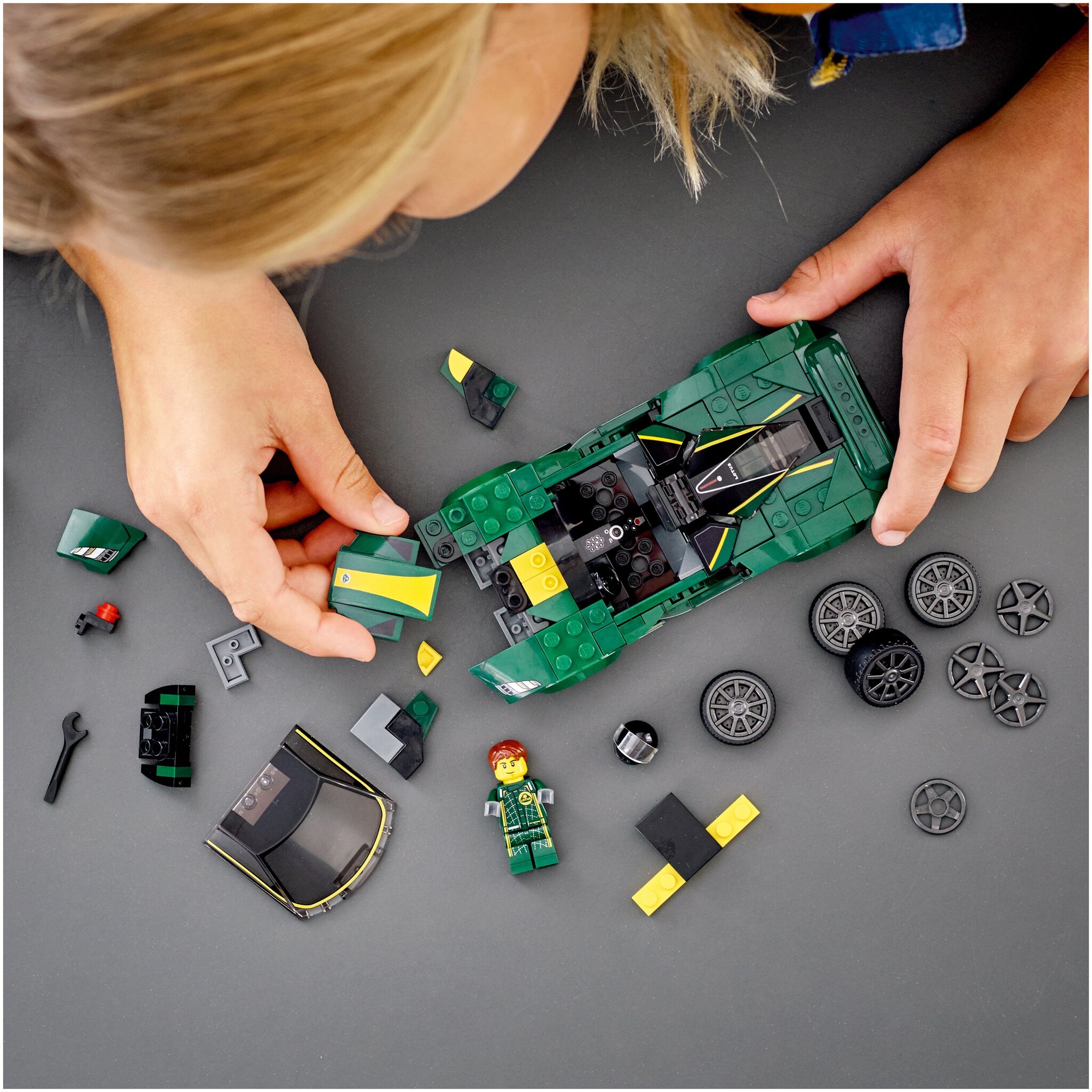 Конструктор LEGO Speed Champions 76907 Lotus Evija — фото 11