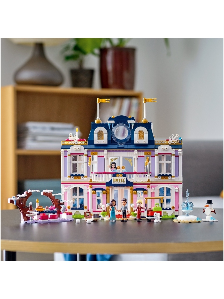 Конструктор LEGO Friends 41684 Гранд-отель Хартлейк Сити — фото 27