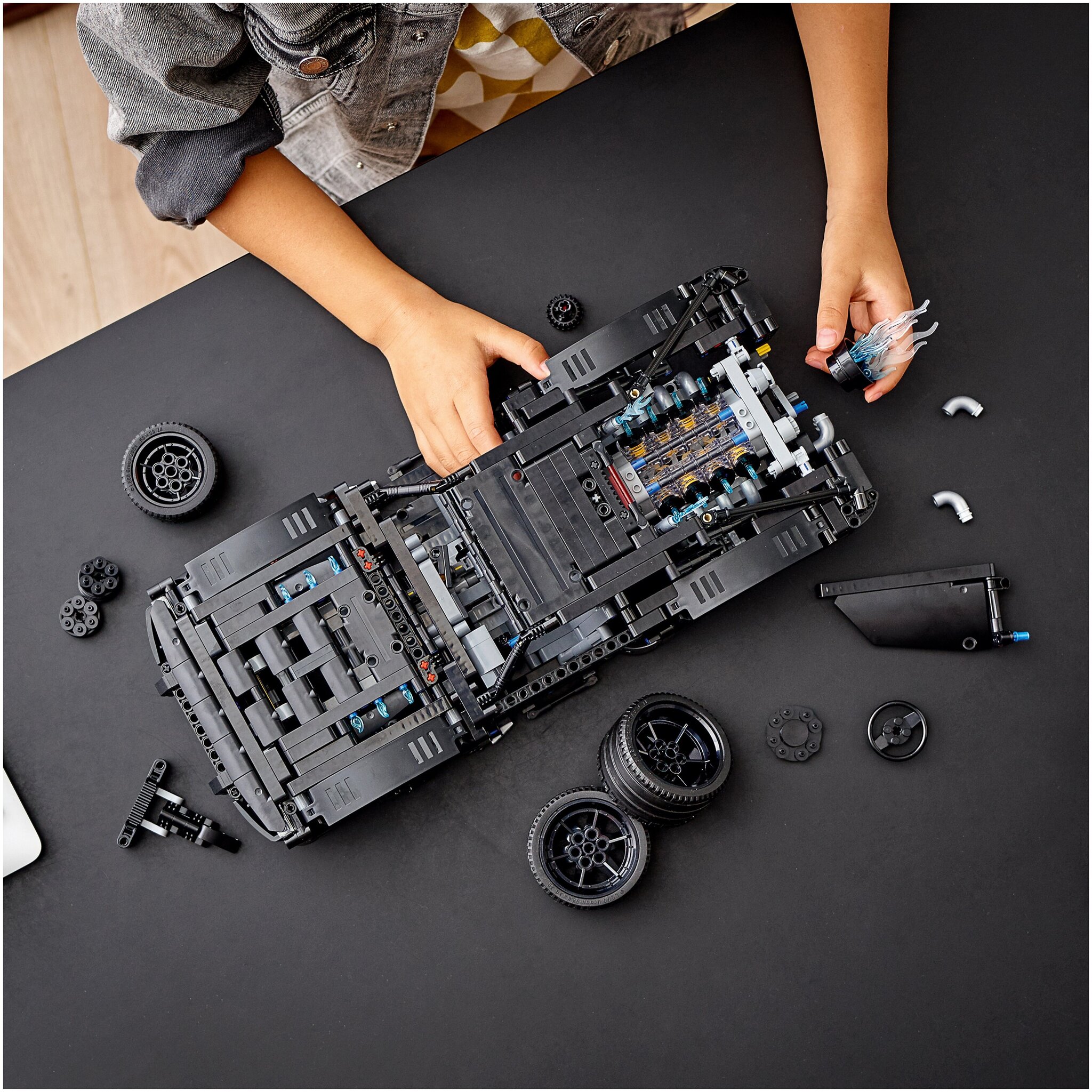 Конструктор LEGO Technic 42127 Бэтмен: Бэтмобиль — фото 8