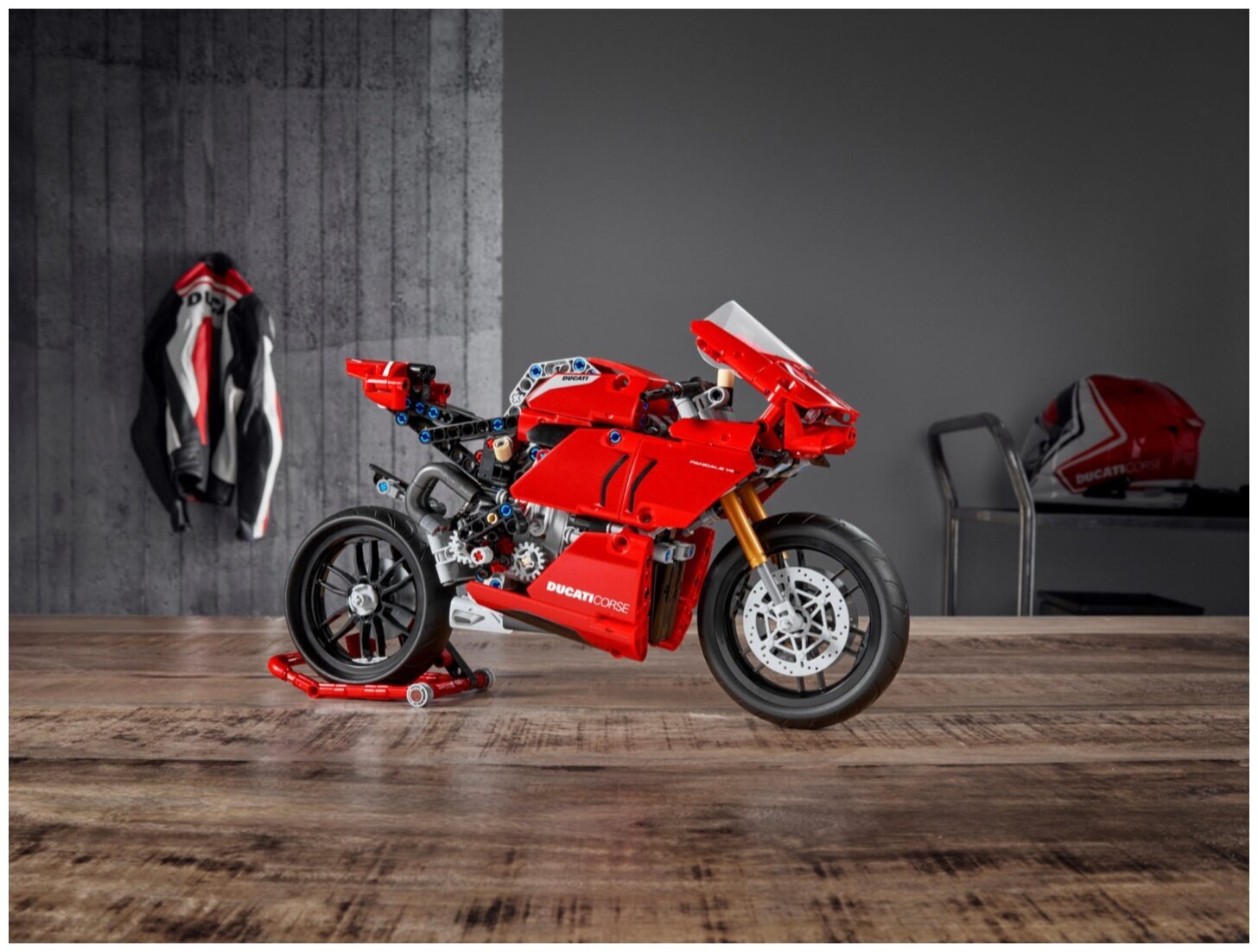 Конструктор LEGO Technic 42107 Ducati Panigale V4 R — фото 13