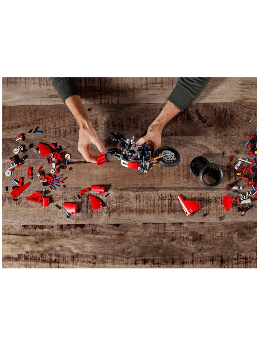 Конструктор LEGO Technic 42107 Ducati Panigale V4 R — фото 33