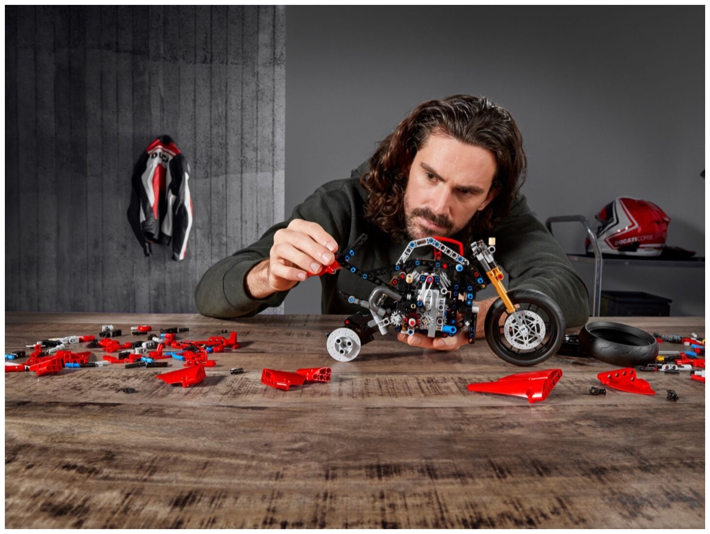 Конструктор LEGO Technic 42107 Ducati Panigale V4 R — фото 16