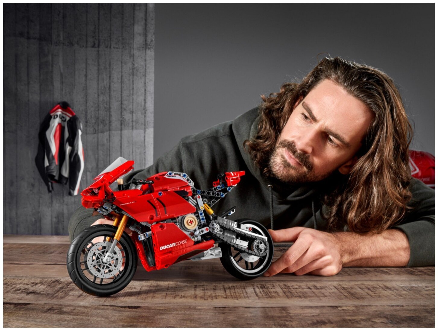 Конструктор LEGO Technic 42107 Ducati Panigale V4 R — фото 17
