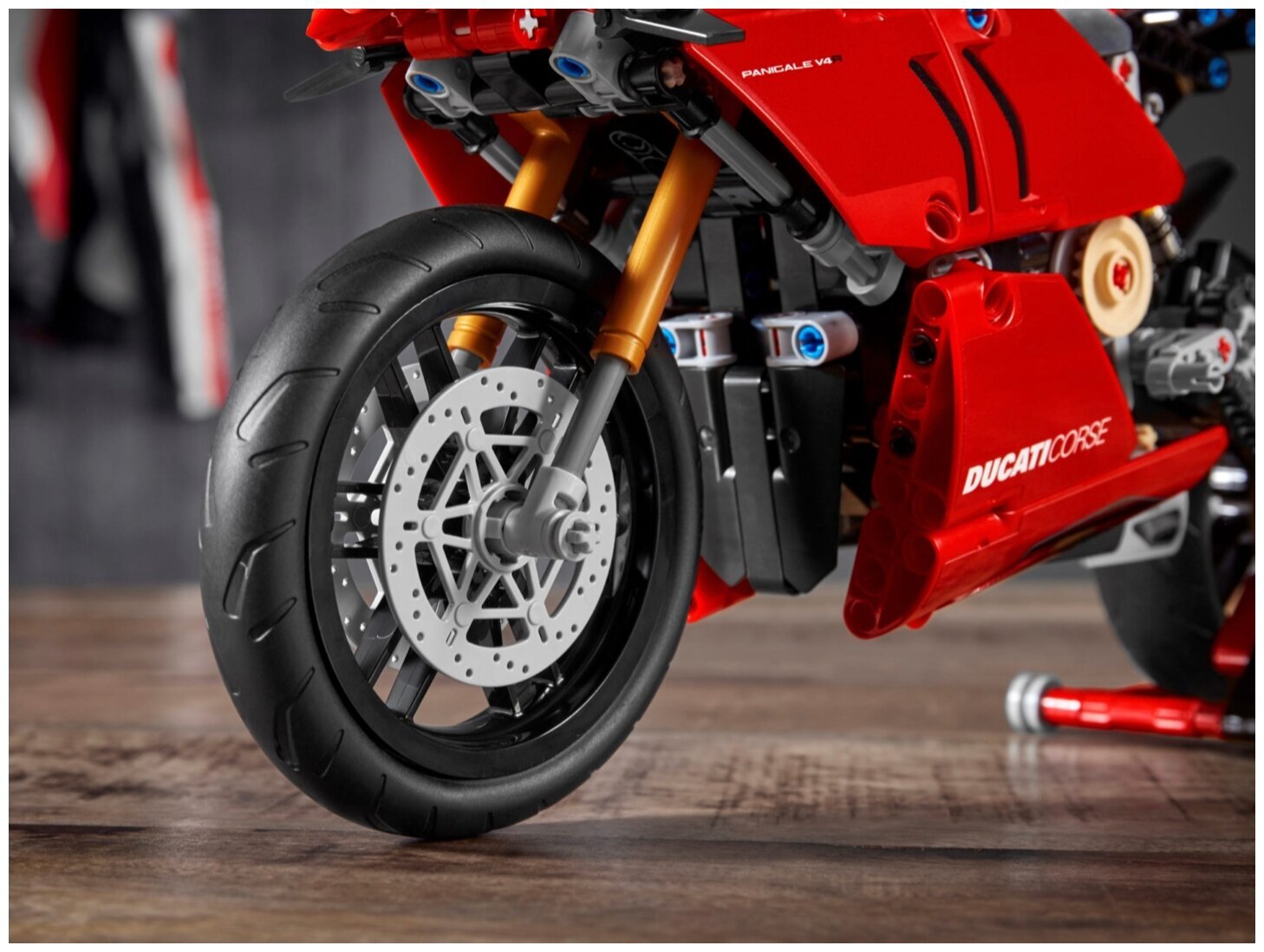 Конструктор LEGO Technic 42107 Ducati Panigale V4 R — фото 10