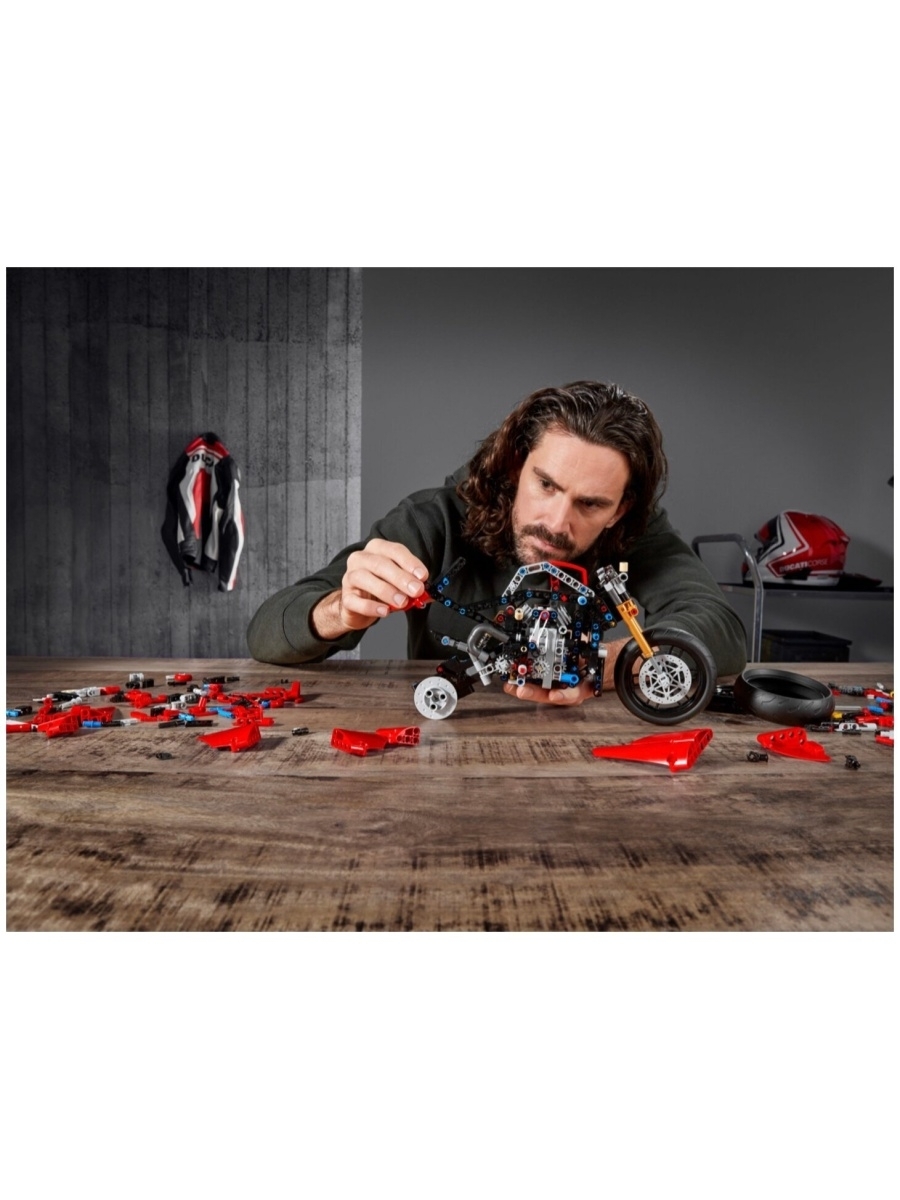 Конструктор LEGO Technic 42107 Ducati Panigale V4 R — фото 35