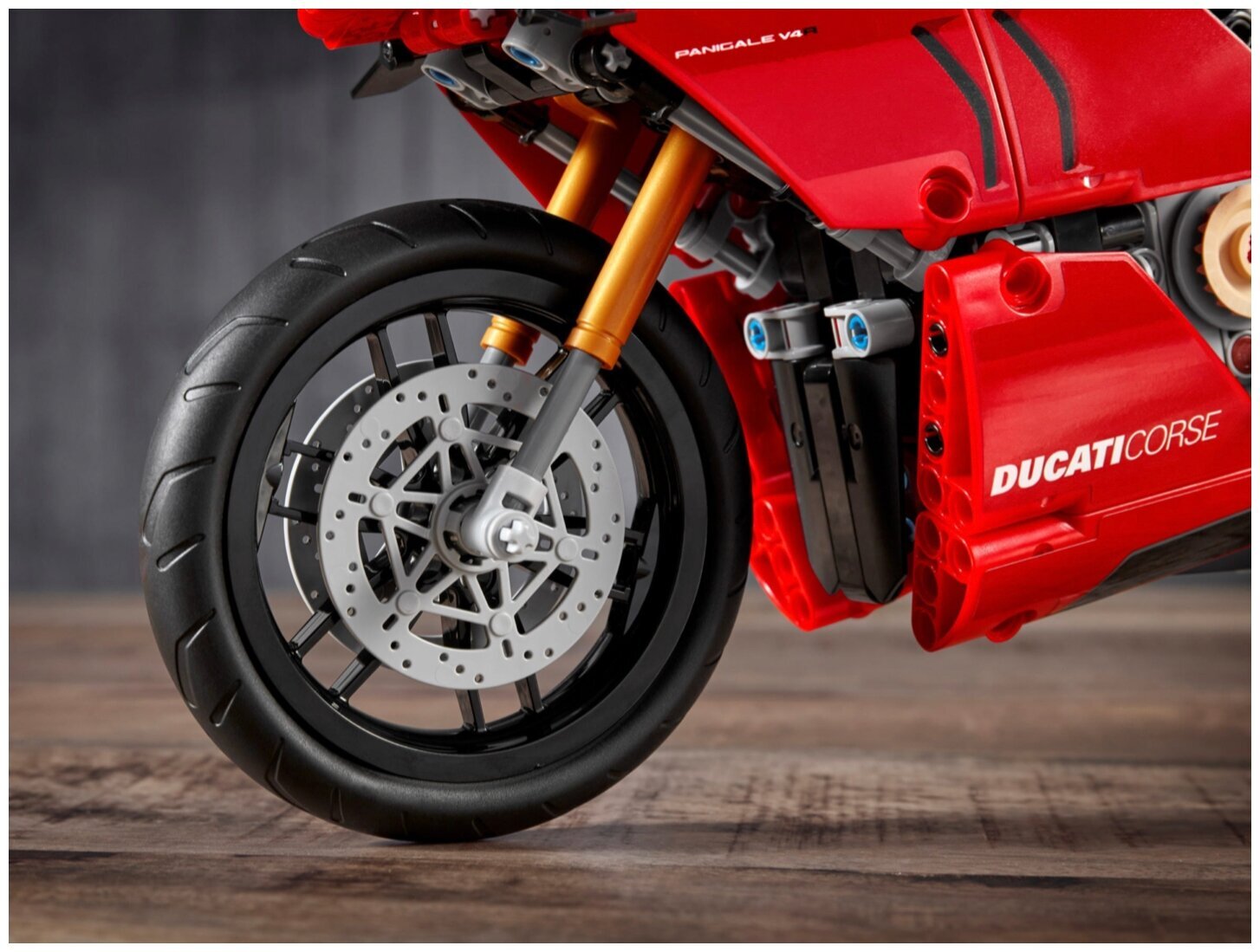 Конструктор LEGO Technic 42107 Ducati Panigale V4 R — фото 11
