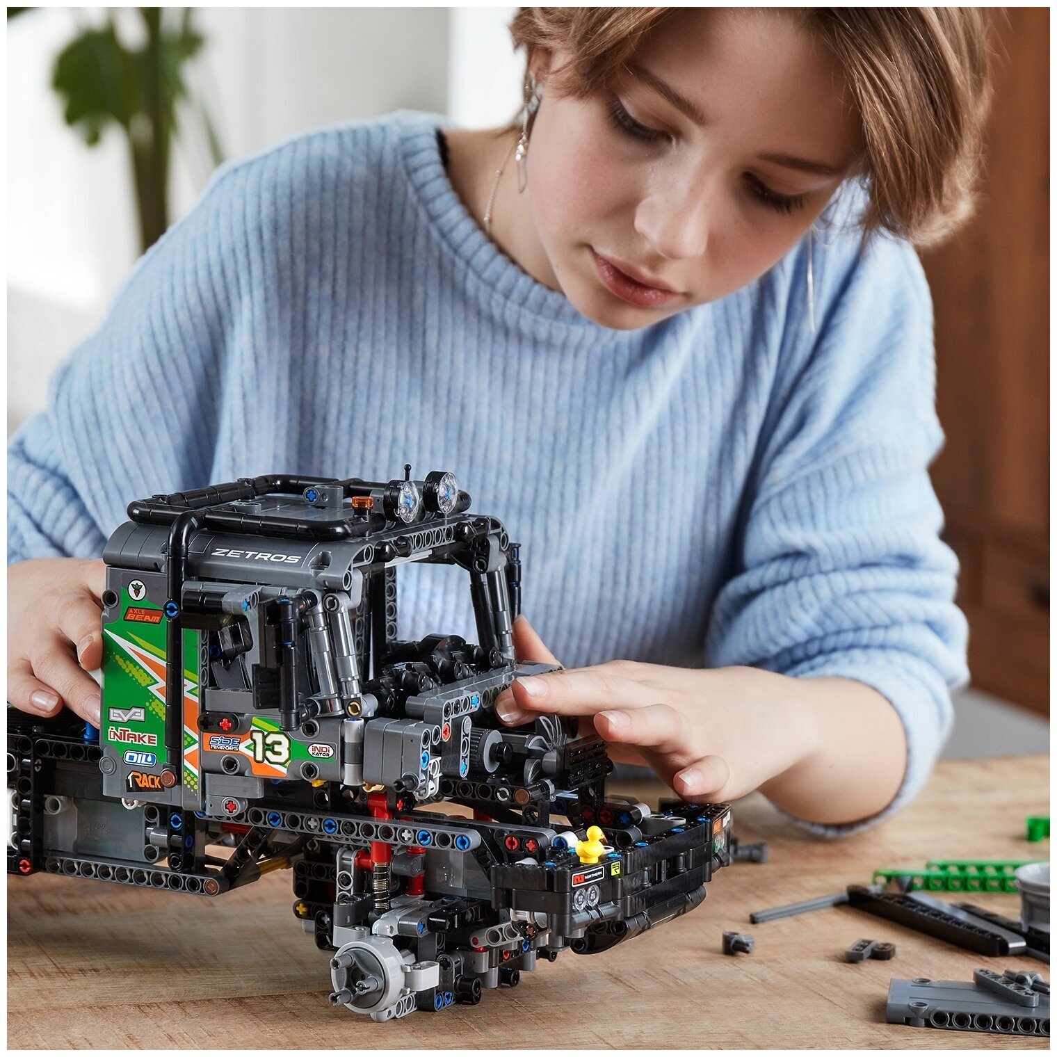 Конструктор LEGO Technic 42129 Полноприводный грузовик-внедорожник Mercedes-Benz Zetros — фото 7