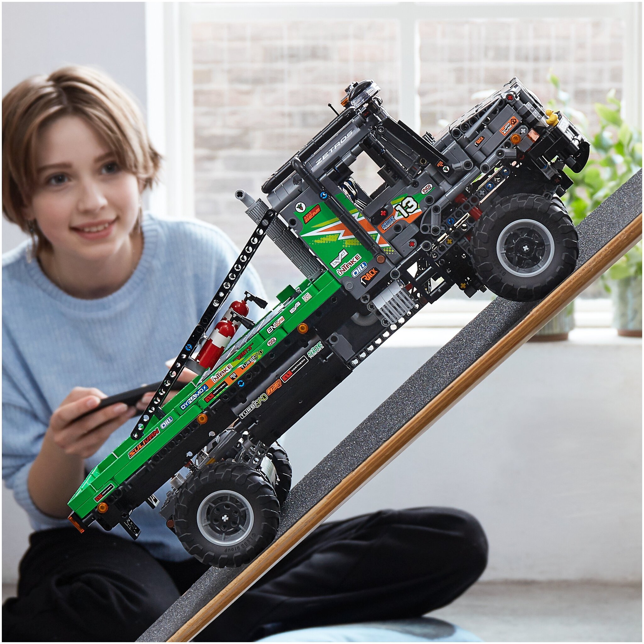 Конструктор LEGO Technic 42129 Полноприводный грузовик-внедорожник Mercedes-Benz Zetros — фото 8