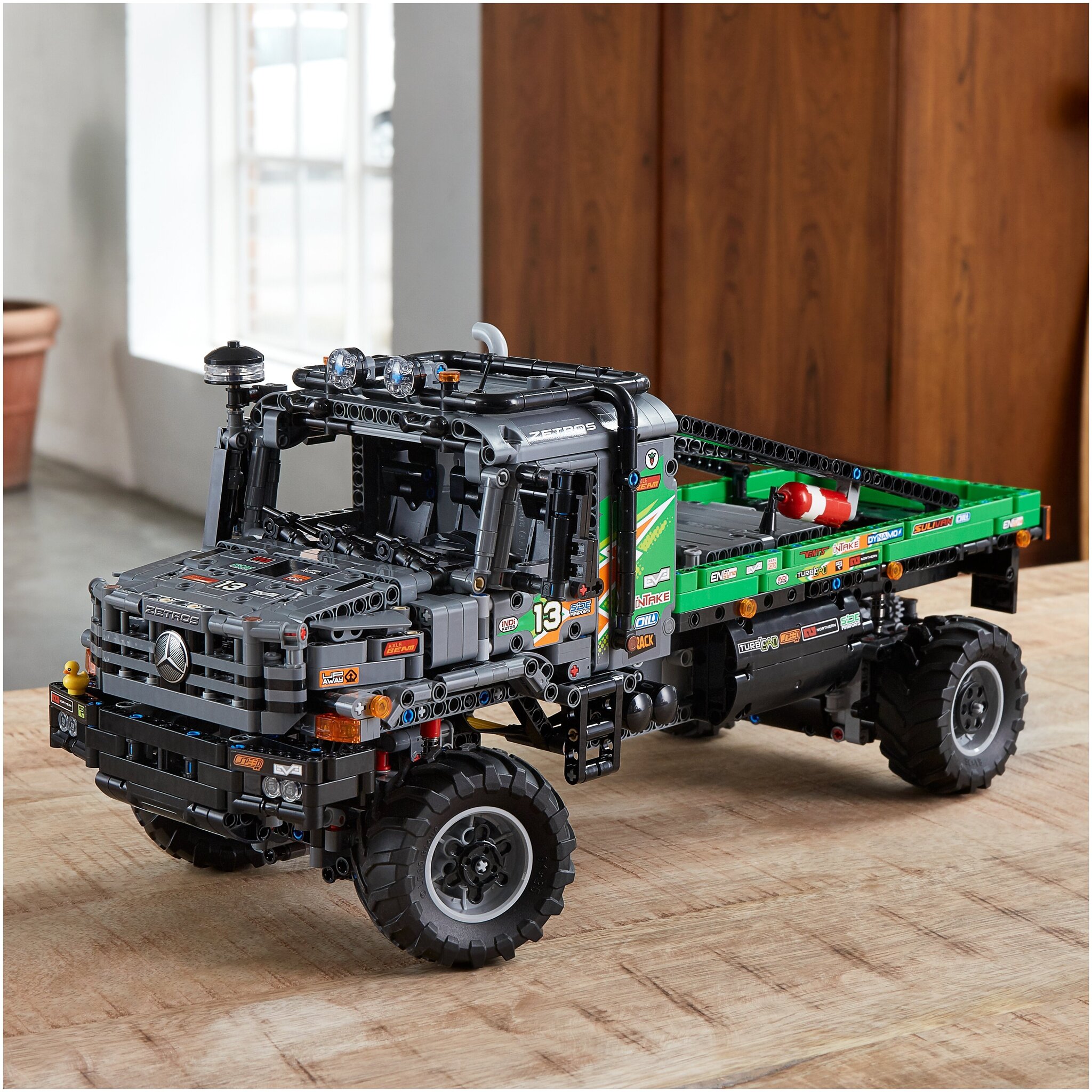 Конструктор LEGO Technic 42129 Полноприводный грузовик-внедорожник Mercedes-Benz Zetros — фото 4