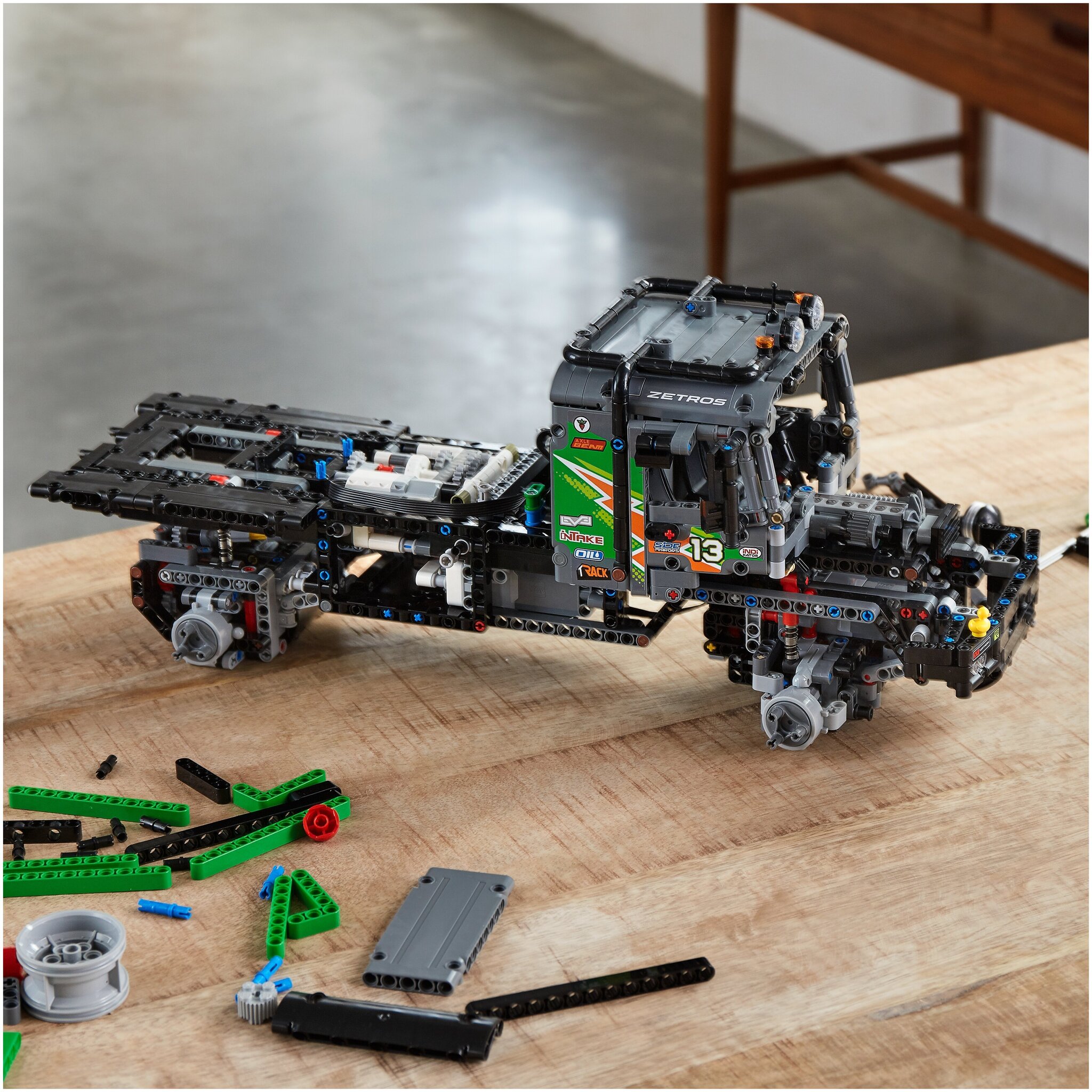 Конструктор LEGO Technic 42129 Полноприводный грузовик-внедорожник Mercedes-Benz Zetros — фото 10
