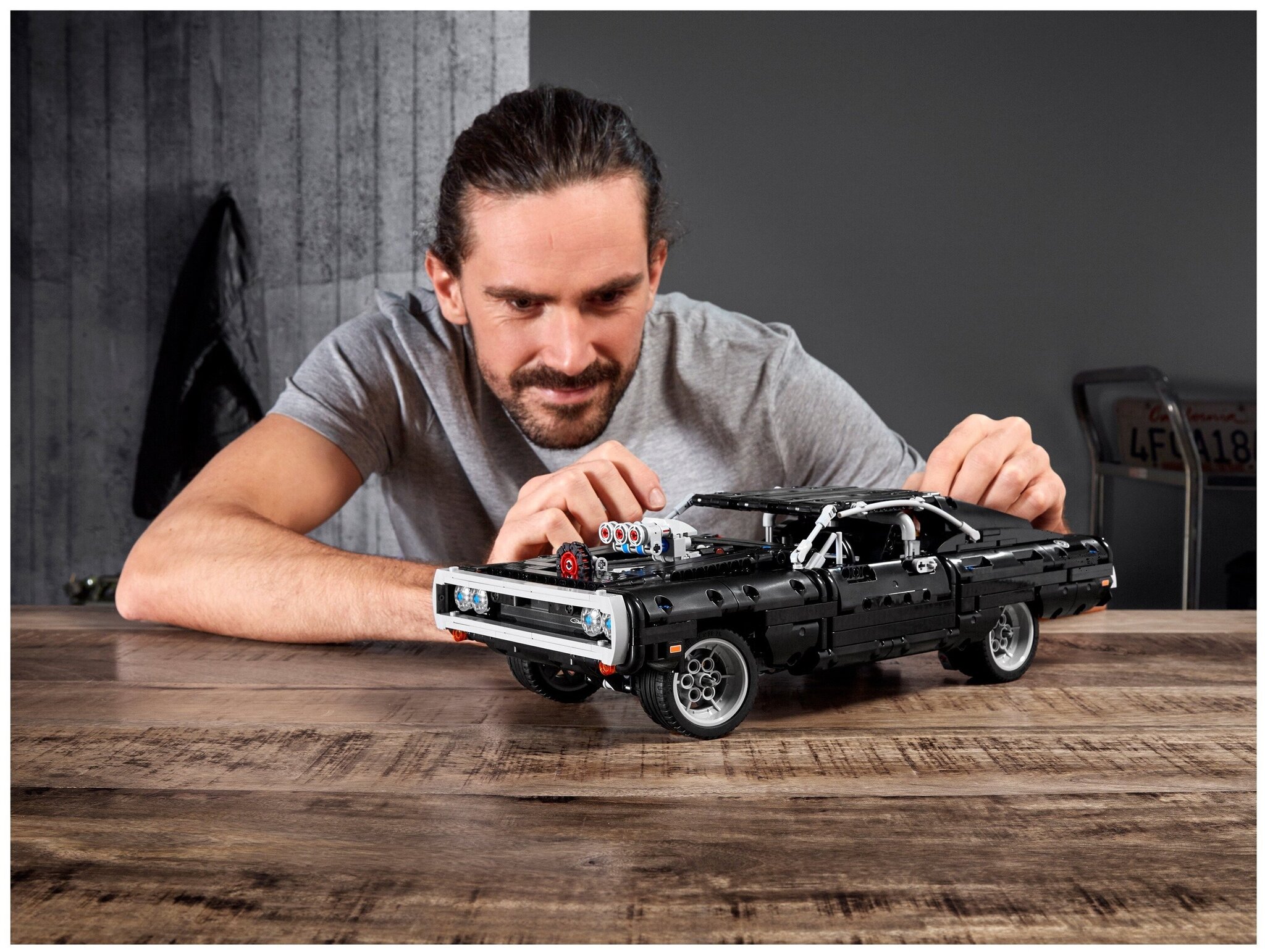 Конструктор LEGO Technic 42111 Dodge Charger Доминика Торетто — фото 6