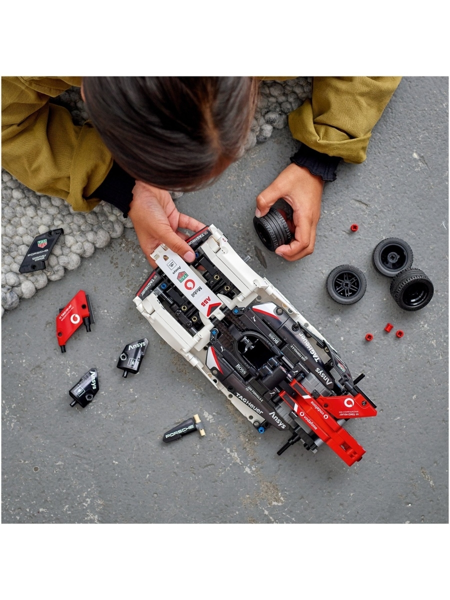 Конструктор LEGO Technic 42137 Formula E Porsche 99X Electric — фото 16