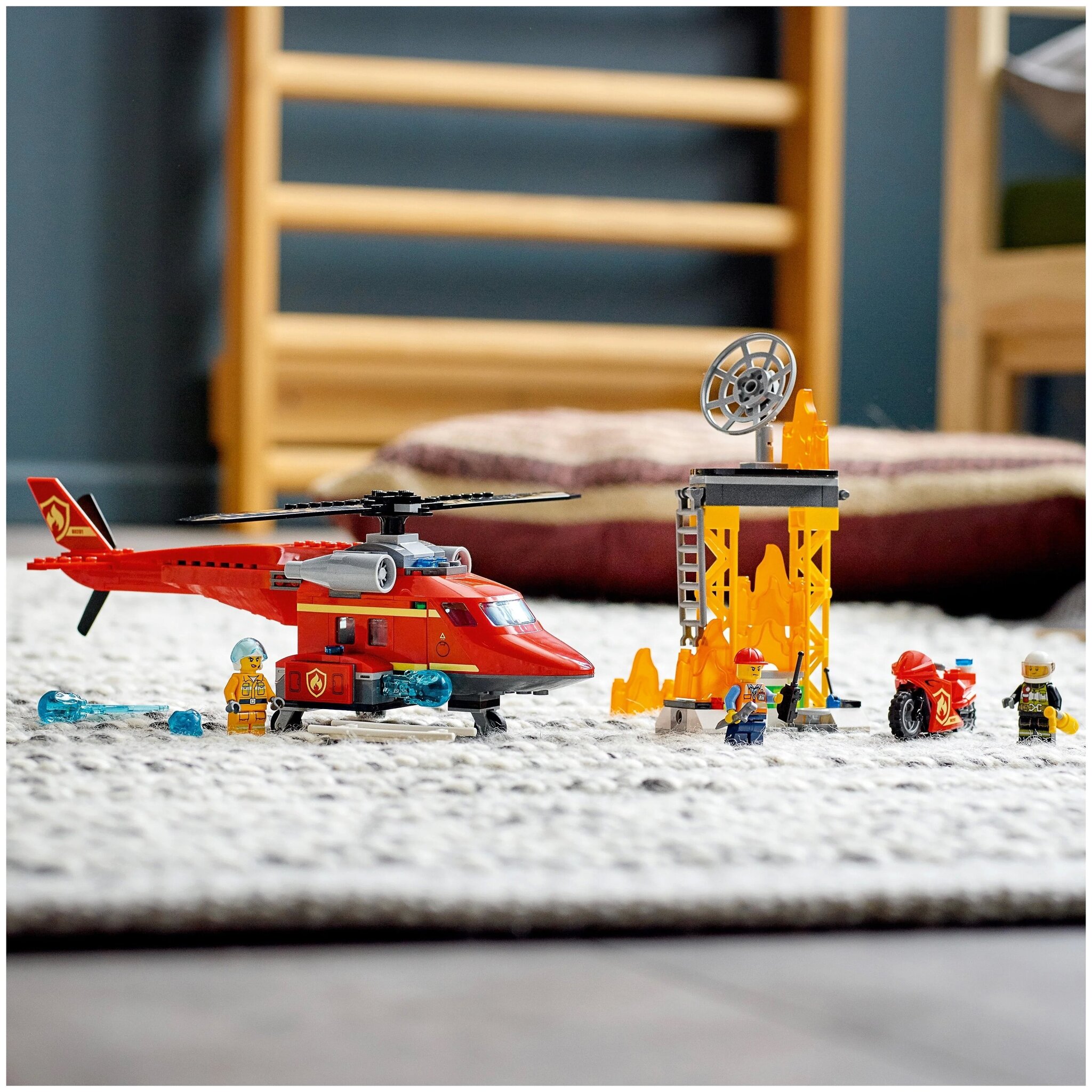 Конструктор LEGO City Fire 60281 Спасательный пожарный вертолёт — фото 13