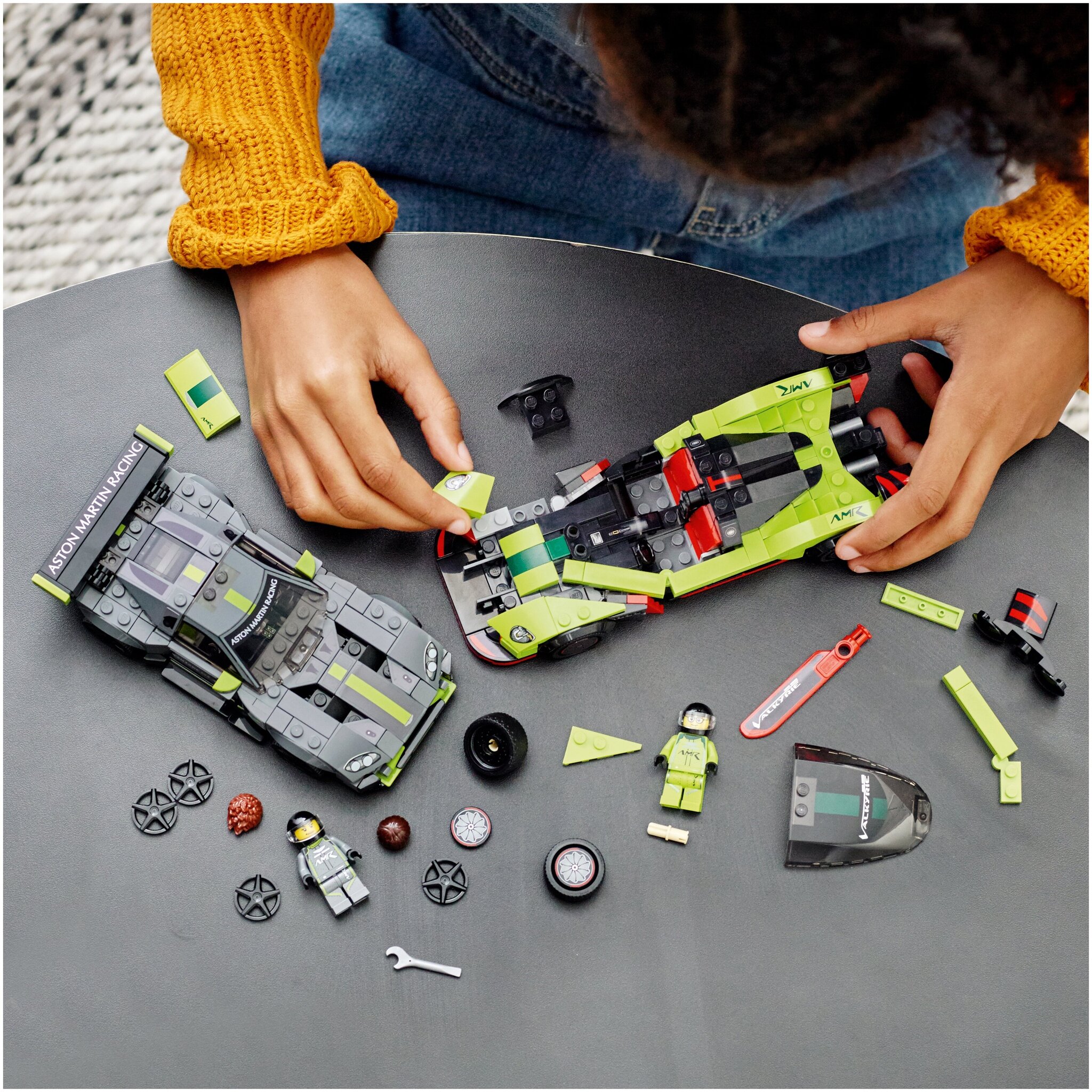 Конструктор LEGO Speed Champions 76910 Aston Martin Valkyrie AMR Pro и Aston Martin Vantage GT3 — фото 5