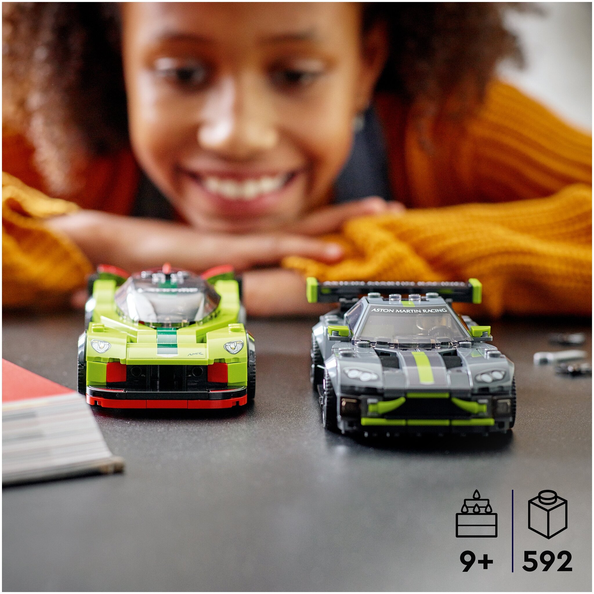 Конструктор LEGO Speed Champions 76910 Aston Martin Valkyrie AMR Pro и Aston Martin Vantage GT3 — фото 13