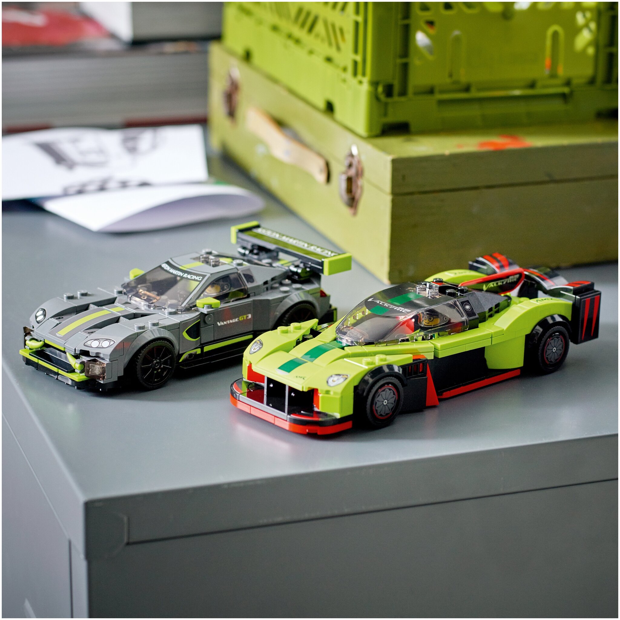 Конструктор LEGO Speed Champions 76910 Aston Martin Valkyrie AMR Pro и Aston Martin Vantage GT3 — фото 4