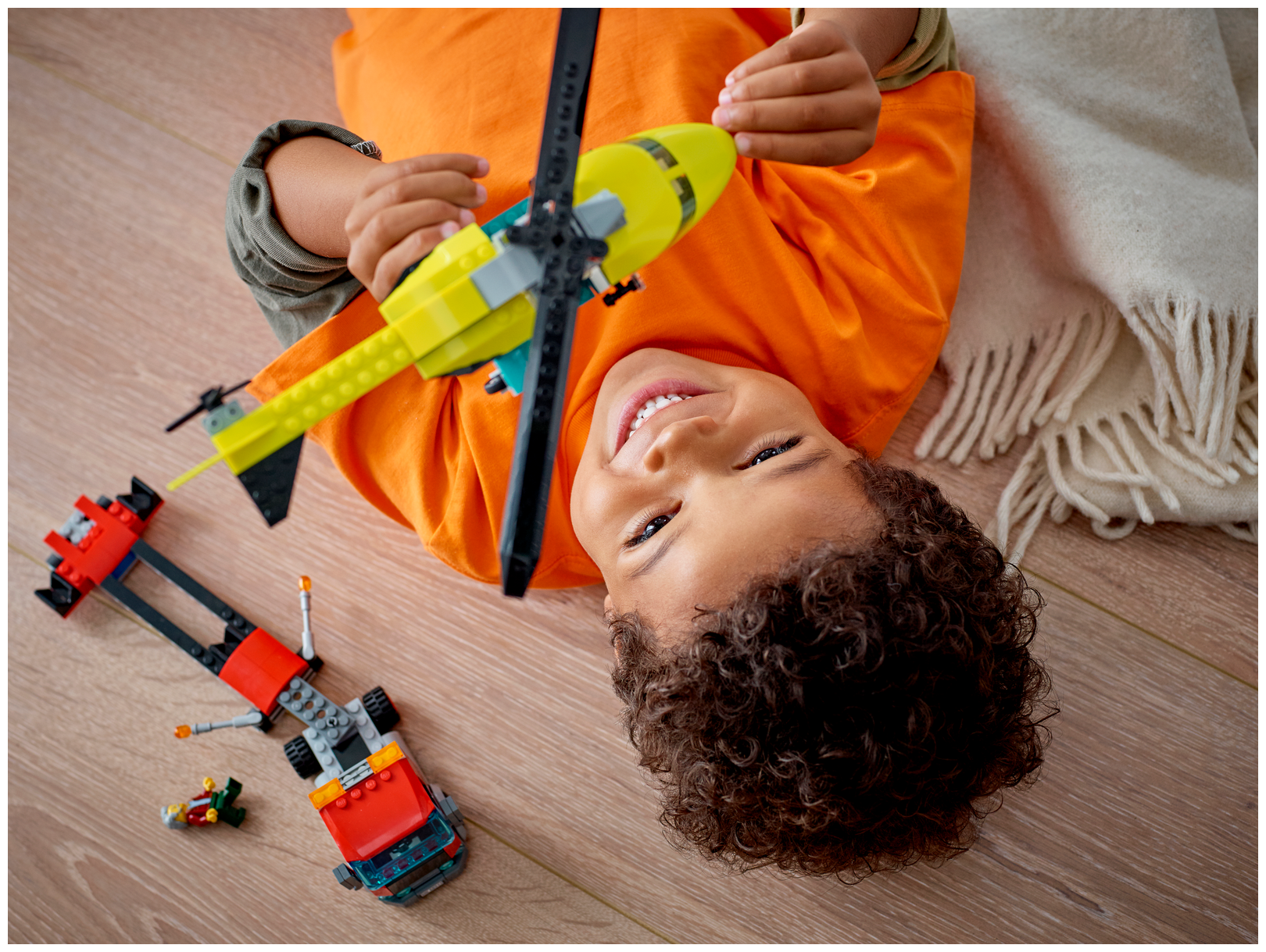Конструктор LEGO City Great Vehicles 60343 Грузовик для спасательного вертолёта — фото 10