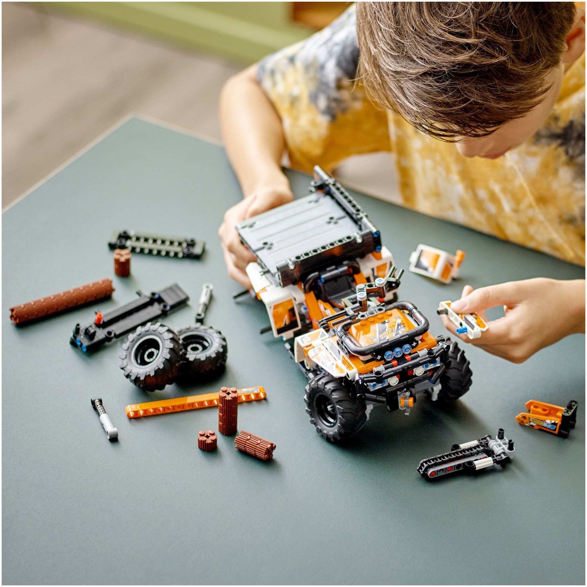 Конструктор LEGO Technic 42139 Внедорожный грузовик — фото 9