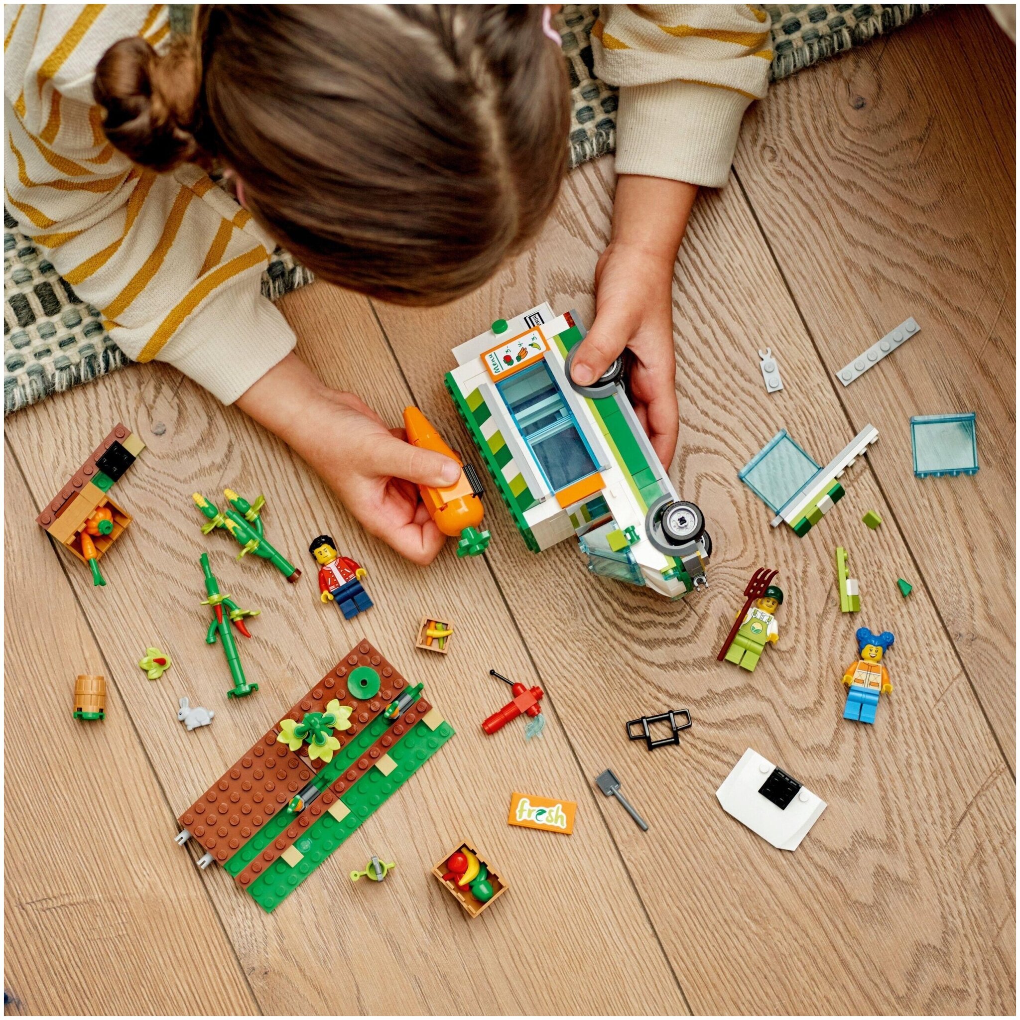 Конструктор LEGO City 60345: Фургон для фермерского рынка — фото 10