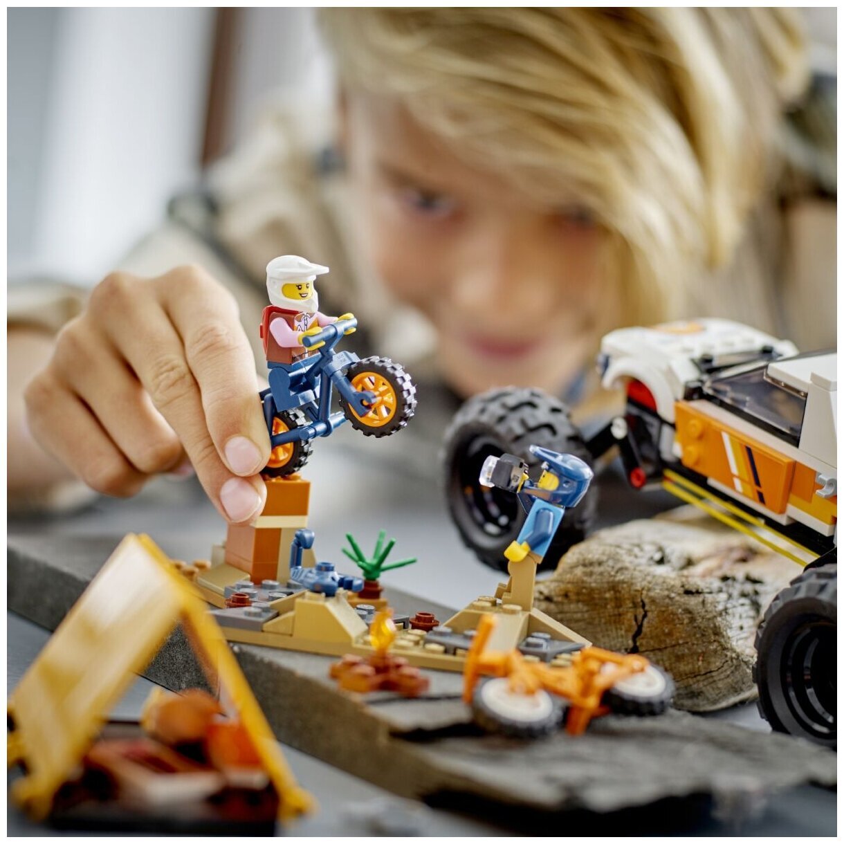 Конструктор LEGO City 60387 Приключения внедорожника 4x4 — фото 13