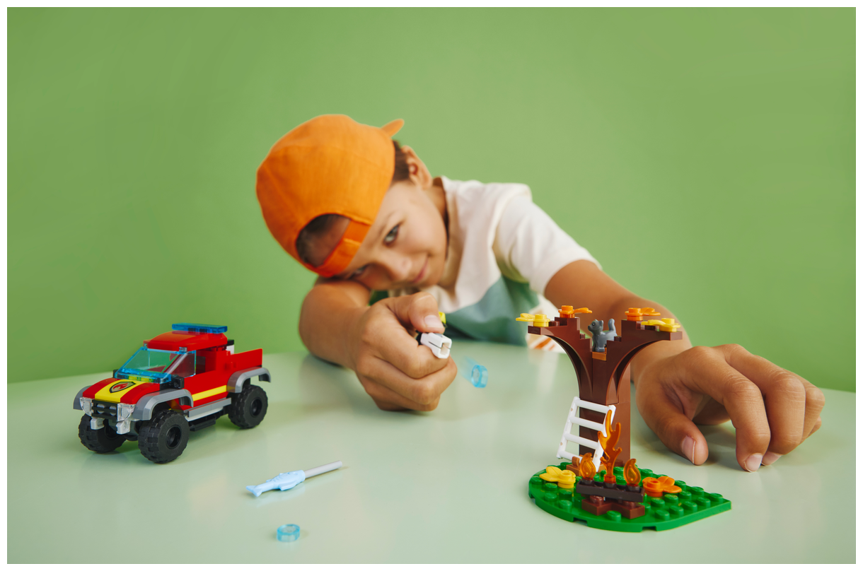 Конструктор Lego City 60393 Спасательная пожарная машина 4x4 — фото 7