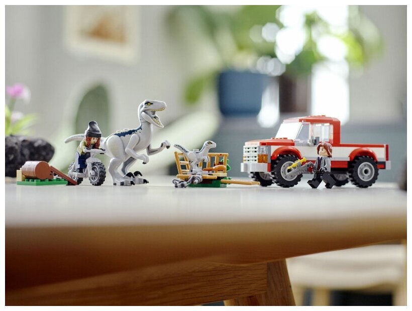 Конструктор LEGO Jurassic World 76946 Захват синего и бета-велоцираптора — фото 11