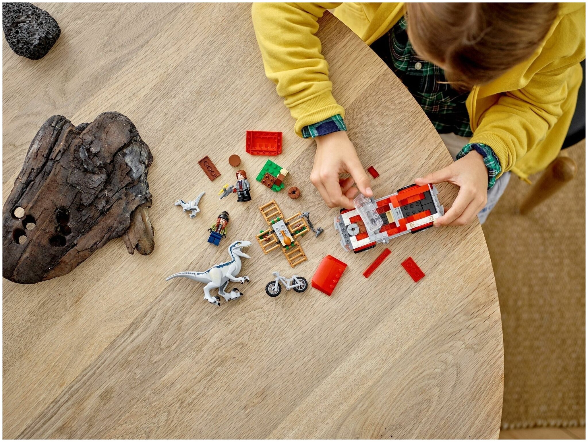 Конструктор LEGO Jurassic World 76946 Захват синего и бета-велоцираптора — фото 9