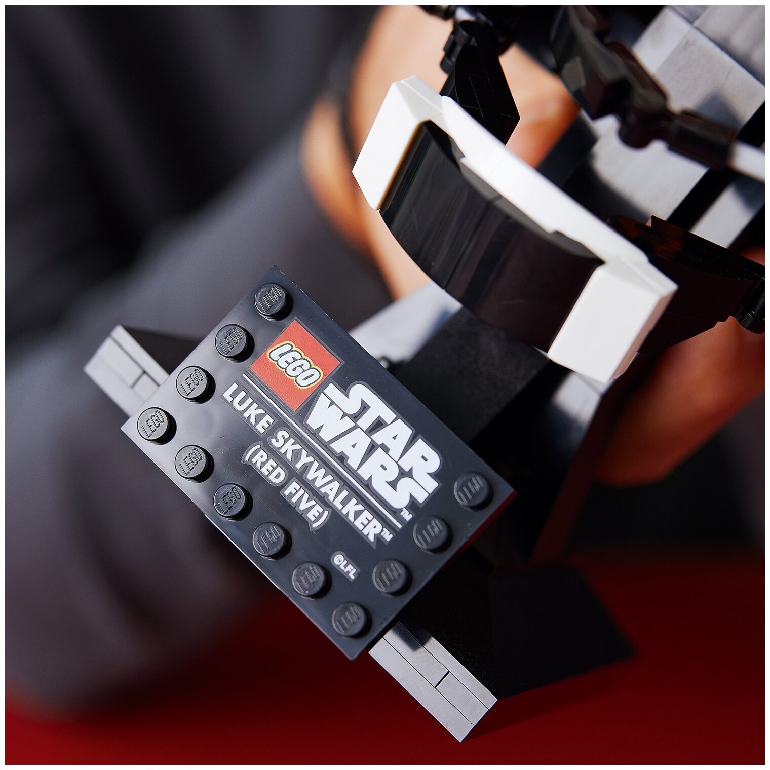 Конструктор LEGO Star Wars 75327 Шлем Люка Скайуокера — фото 9