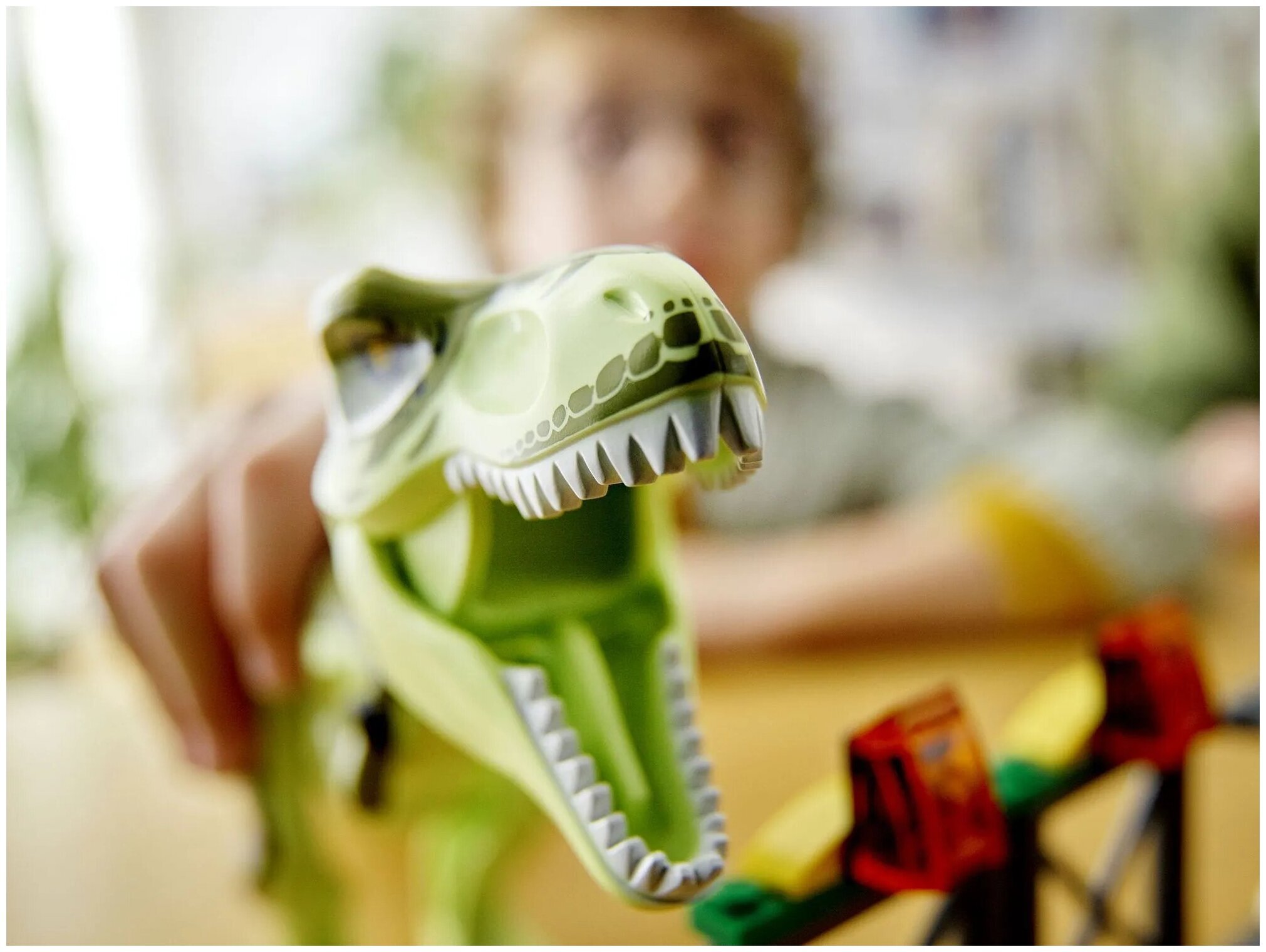 Конструктор LEGO Jurassic World 76944 Прорыв тираннозавра T-Рекса — фото 12