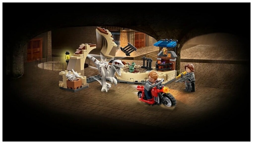 Конструктор LEGO Jurassic World 76945 Атроцираптор: погоня на мотоцикле — фото 9