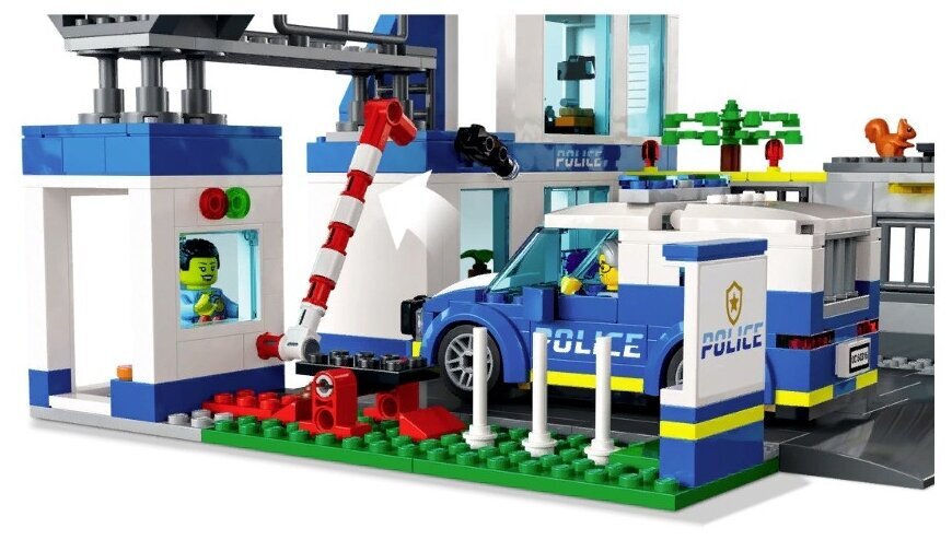 Конструктор LEGO City 60316 Полицейский участок — фото 6