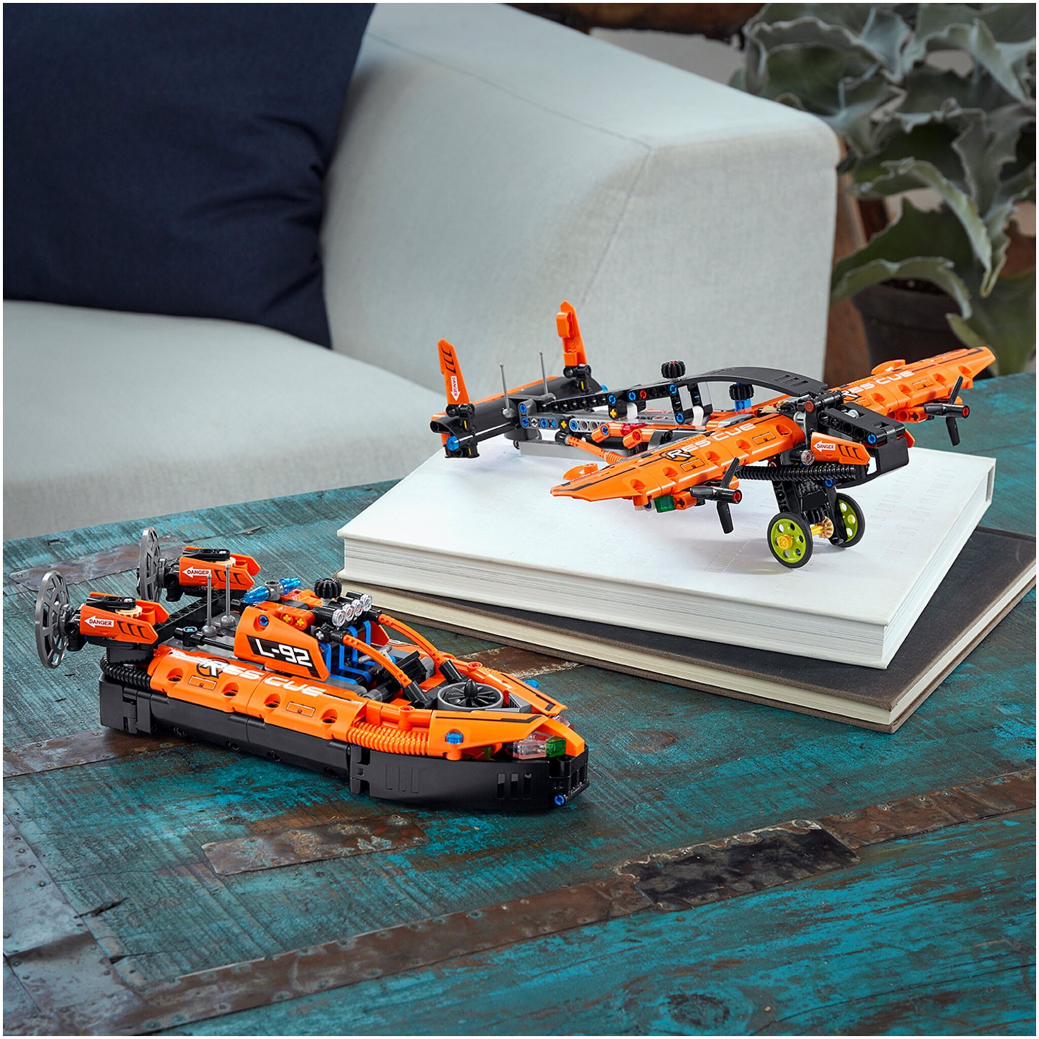 Конструктор LEGO Technic 42120 Спасательное судно на воздушной подушке — фото 11