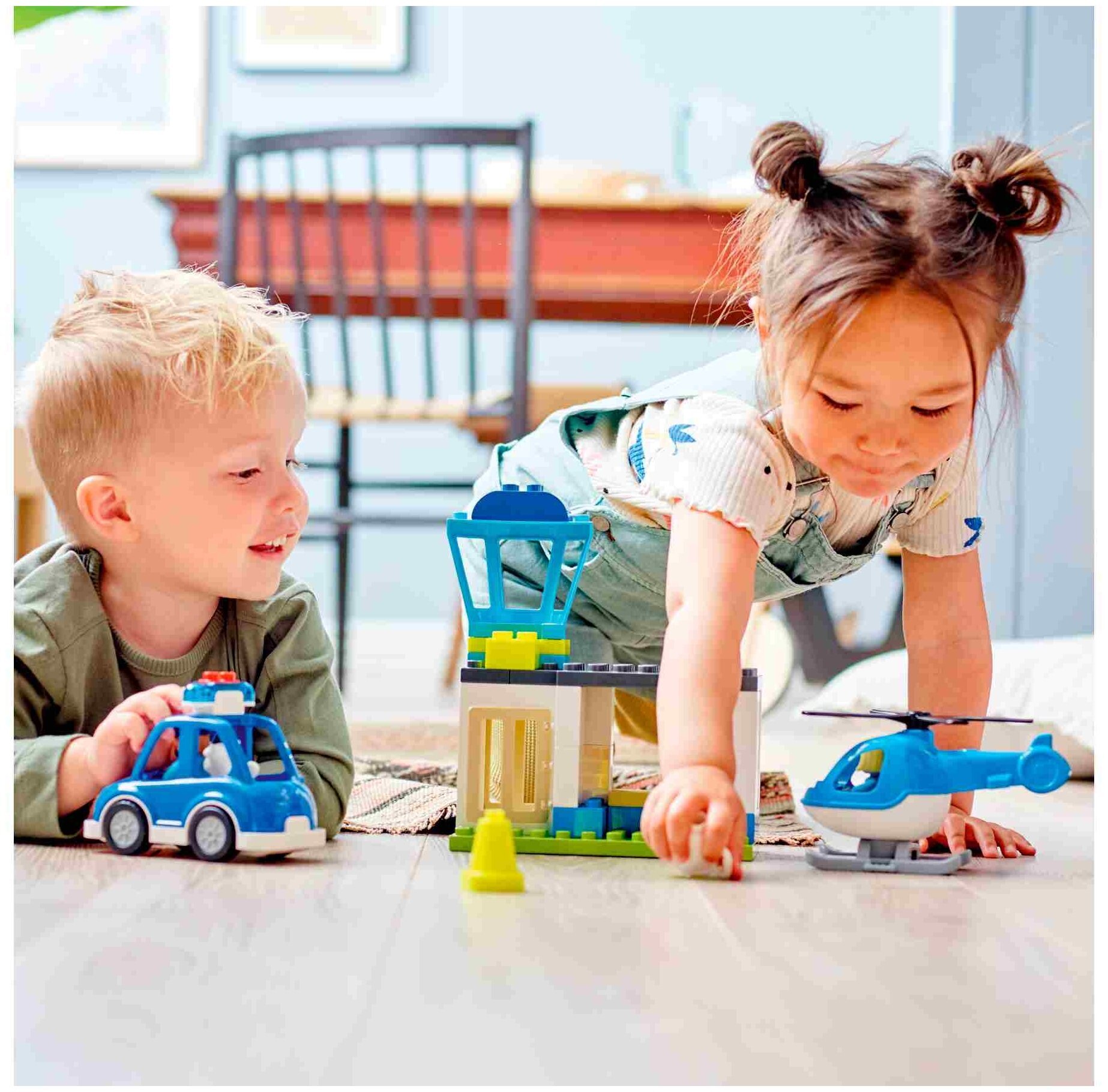 Конструктор LEGO DUPLO Town 10959 Полицейский участок и вертолёт — фото 10