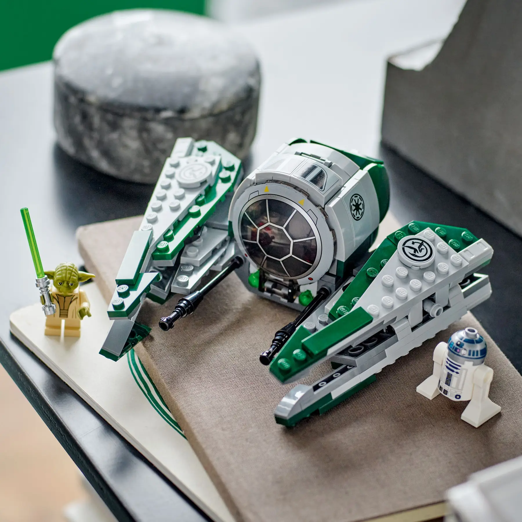 Конструктор LEGO Star Wars 75360 Джедайский истребитель Йоды — фото 3